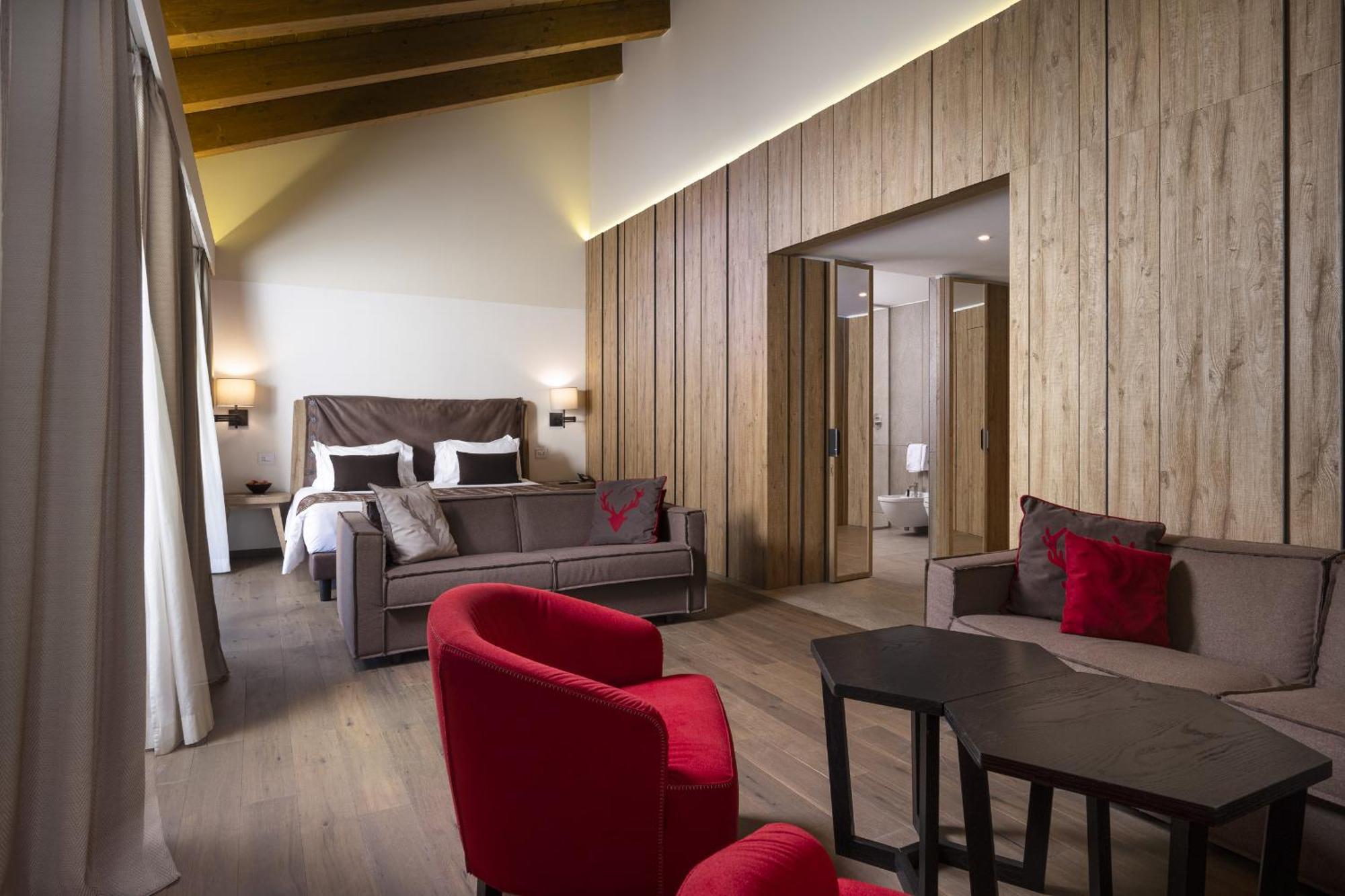 Grand Hotel Courmayeur Mont Blanc, By R Collection Hotels الغرفة الصورة