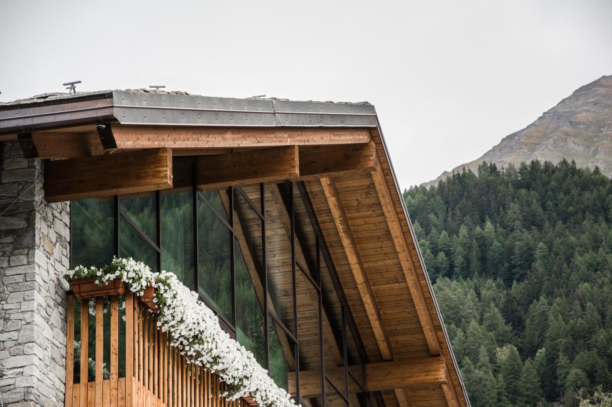 Grand Hotel Courmayeur Mont Blanc, By R Collection Hotels المظهر الخارجي الصورة